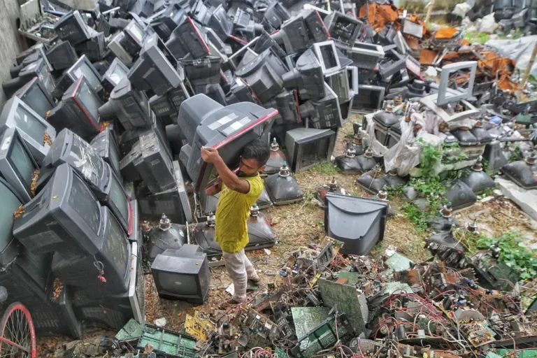 bank sampah televisi bekas