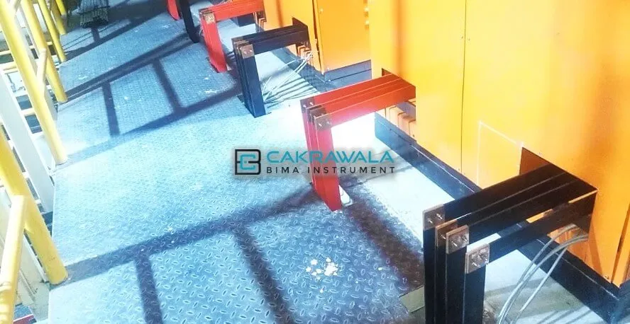 pemasangan busbar tembaga di panel IPAL