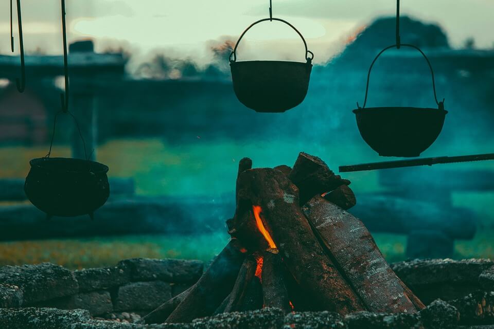 perapian tungku kayu bakar